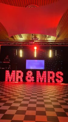 lichtletters huren LED Belgie Mr & Mrs